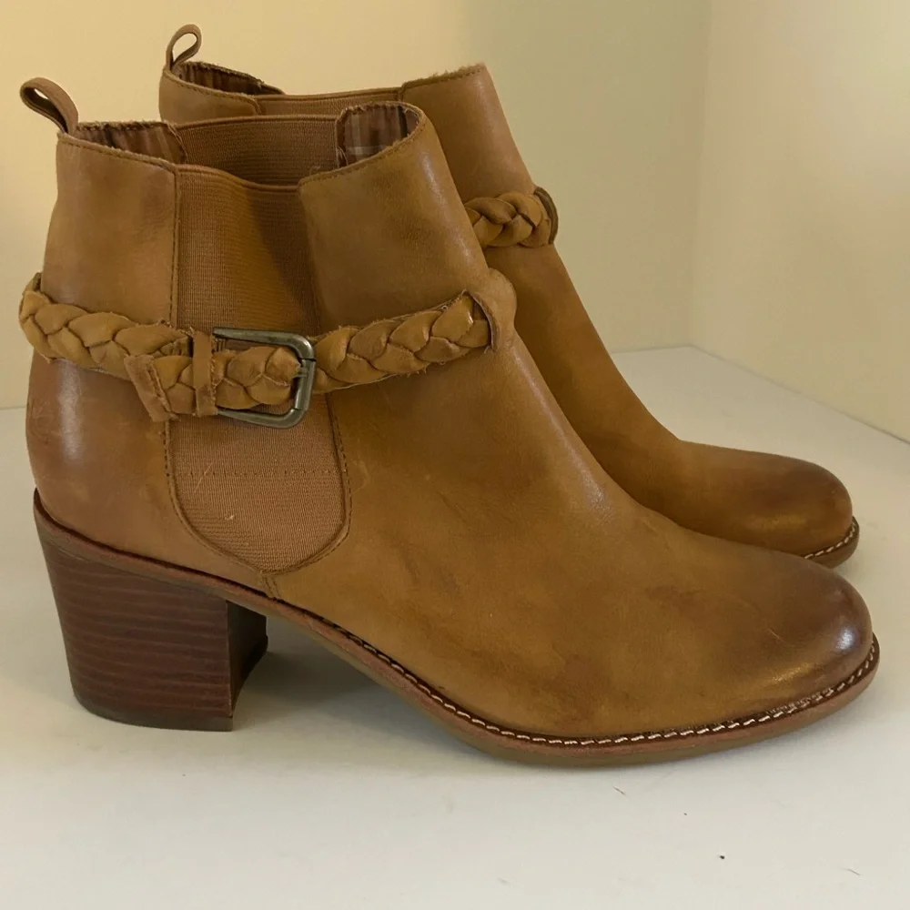 Sperry Liberty booties. Modern western feel  10. Caramel brown w/ 2 3/4 “ heel.